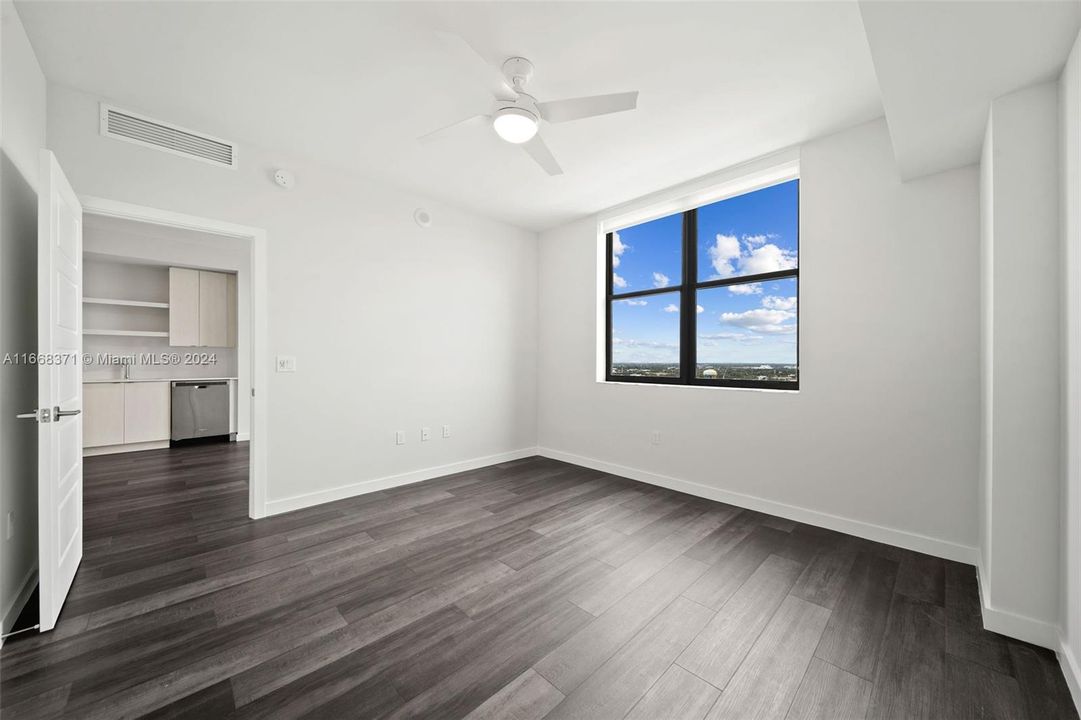 Active With Contract: $2,457 (1 beds, 1 baths, 768 Square Feet)