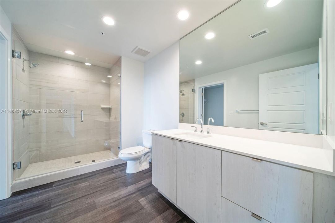 Active With Contract: $2,457 (1 beds, 1 baths, 768 Square Feet)