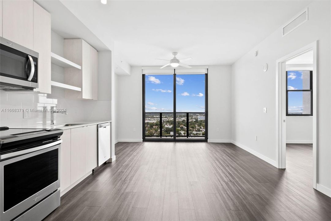 Active With Contract: $2,457 (1 beds, 1 baths, 768 Square Feet)