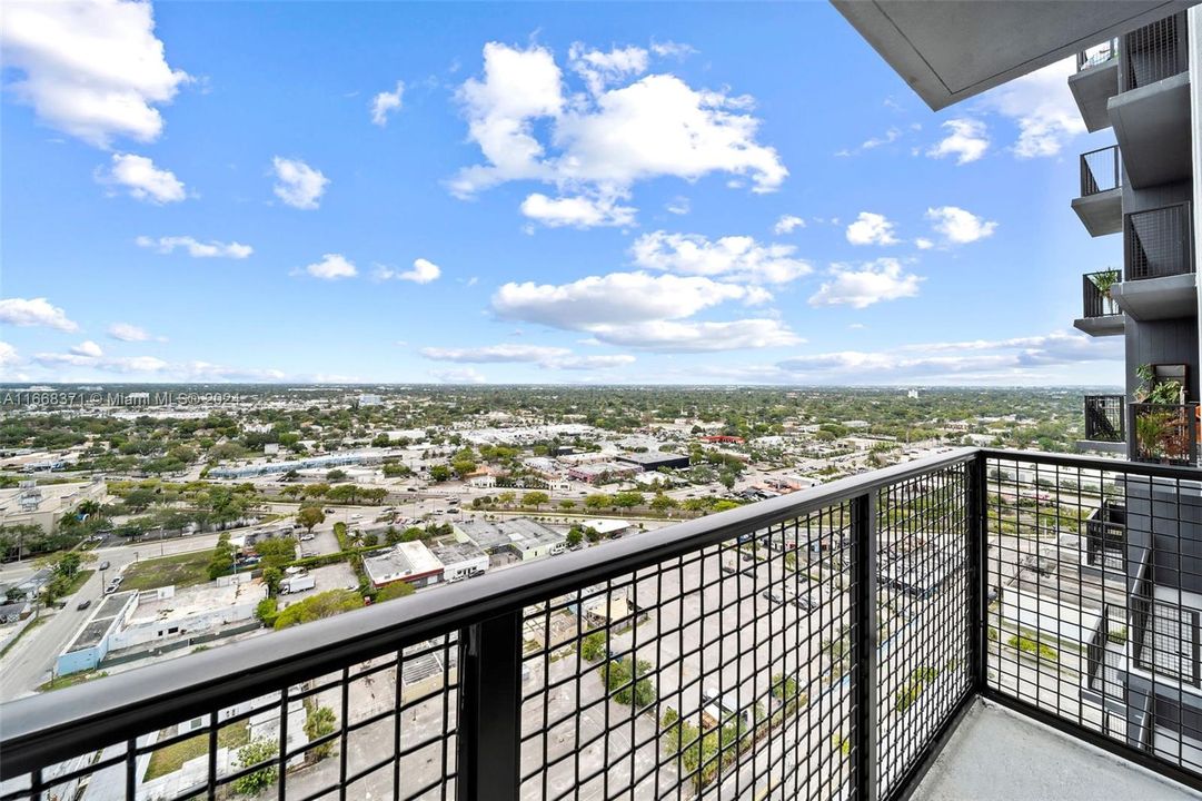 Active With Contract: $2,457 (1 beds, 1 baths, 768 Square Feet)