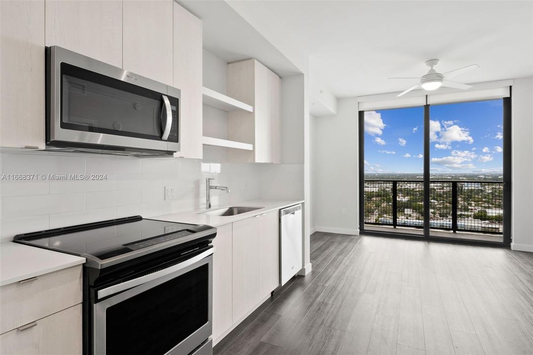 Active With Contract: $2,457 (1 beds, 1 baths, 768 Square Feet)