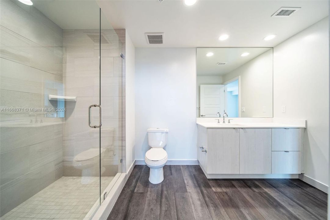 Active With Contract: $2,457 (1 beds, 1 baths, 768 Square Feet)