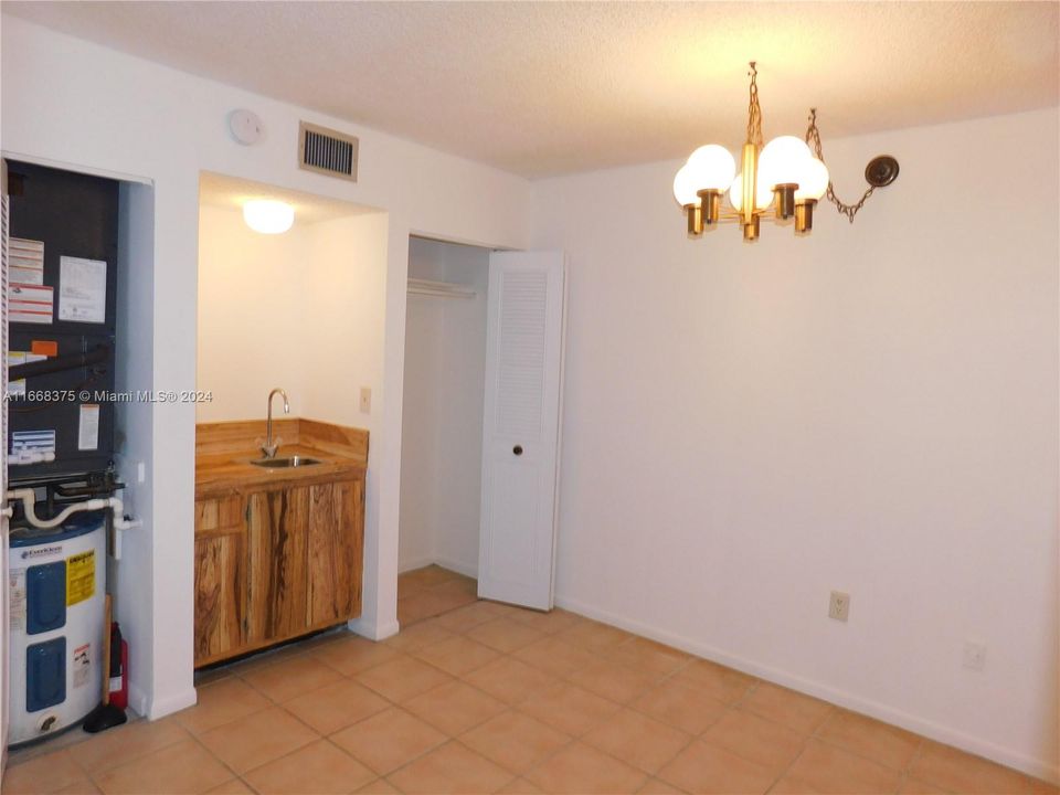 For Sale: $300,000 (3 beds, 2 baths, 1040 Square Feet)