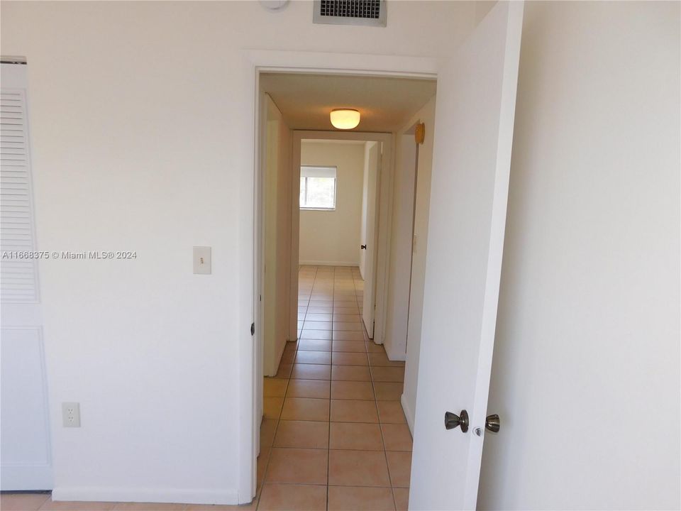 For Sale: $300,000 (3 beds, 2 baths, 1040 Square Feet)