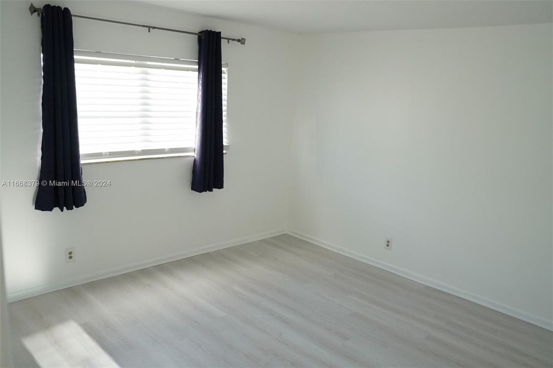 For Sale: $230,500 (2 beds, 2 baths, 949 Square Feet)