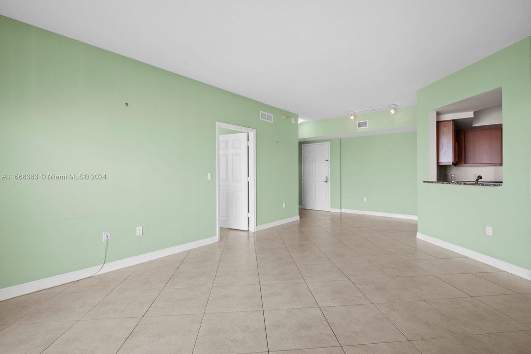 For Sale: $545,000 (2 beds, 2 baths, 1020 Square Feet)