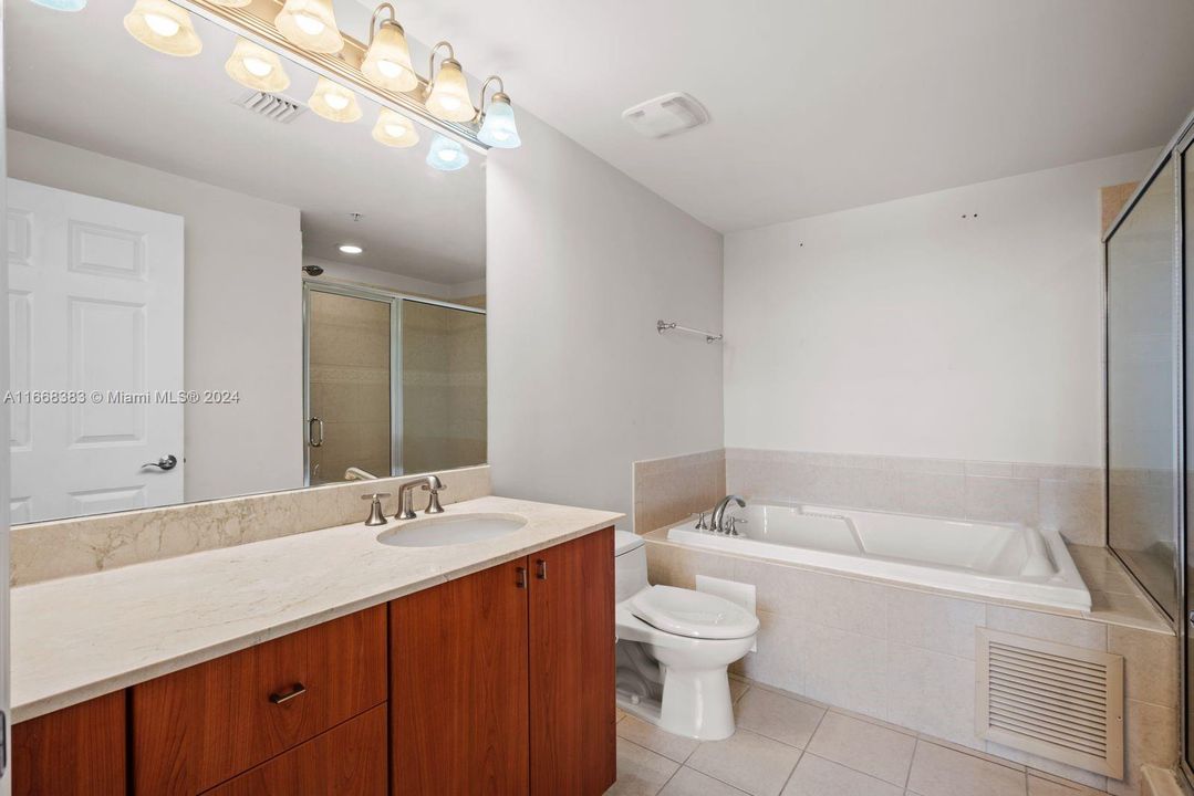 For Sale: $545,000 (2 beds, 2 baths, 1020 Square Feet)