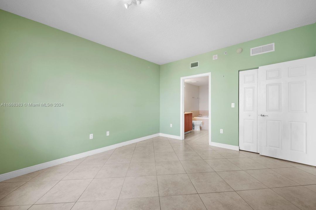 For Sale: $545,000 (2 beds, 2 baths, 1020 Square Feet)