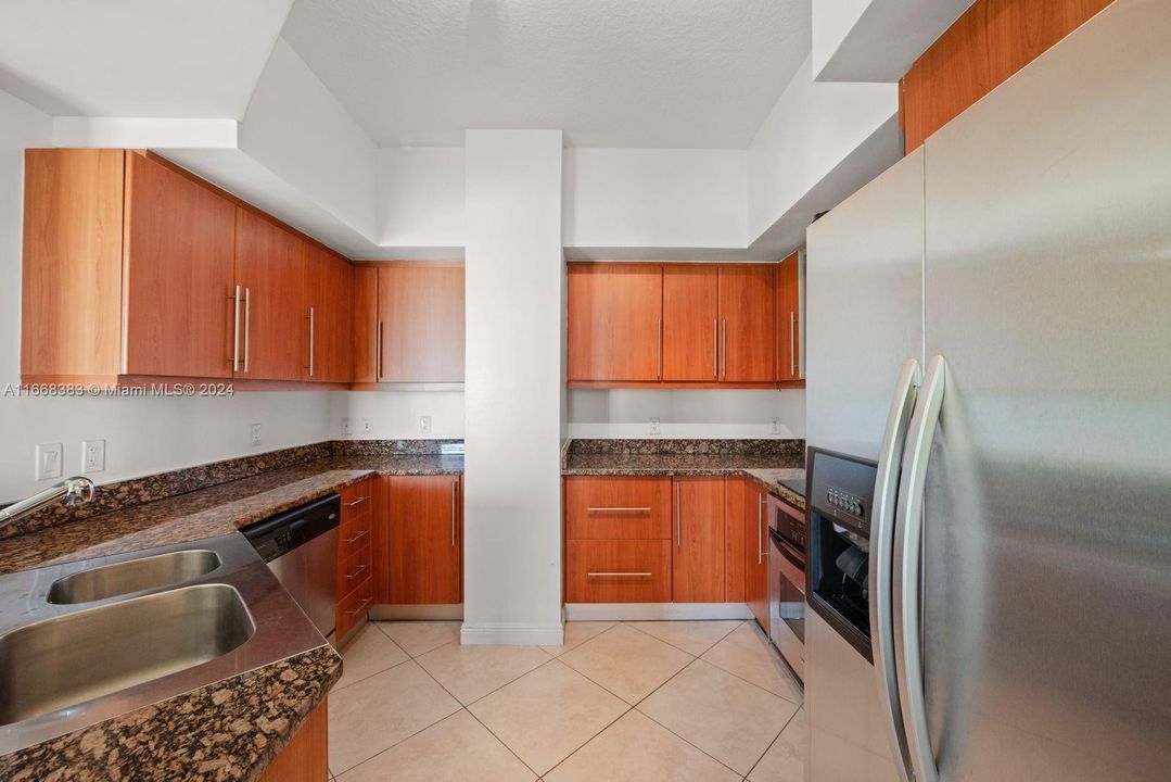 For Sale: $545,000 (2 beds, 2 baths, 1020 Square Feet)