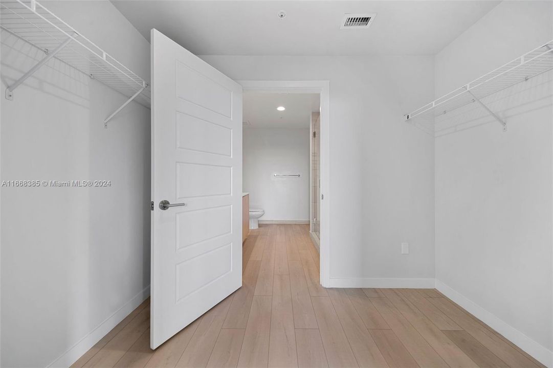 Active With Contract: $2,287 (1 beds, 1 baths, 768 Square Feet)