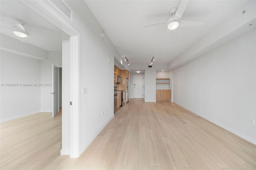 Active With Contract: $2,287 (1 beds, 1 baths, 768 Square Feet)