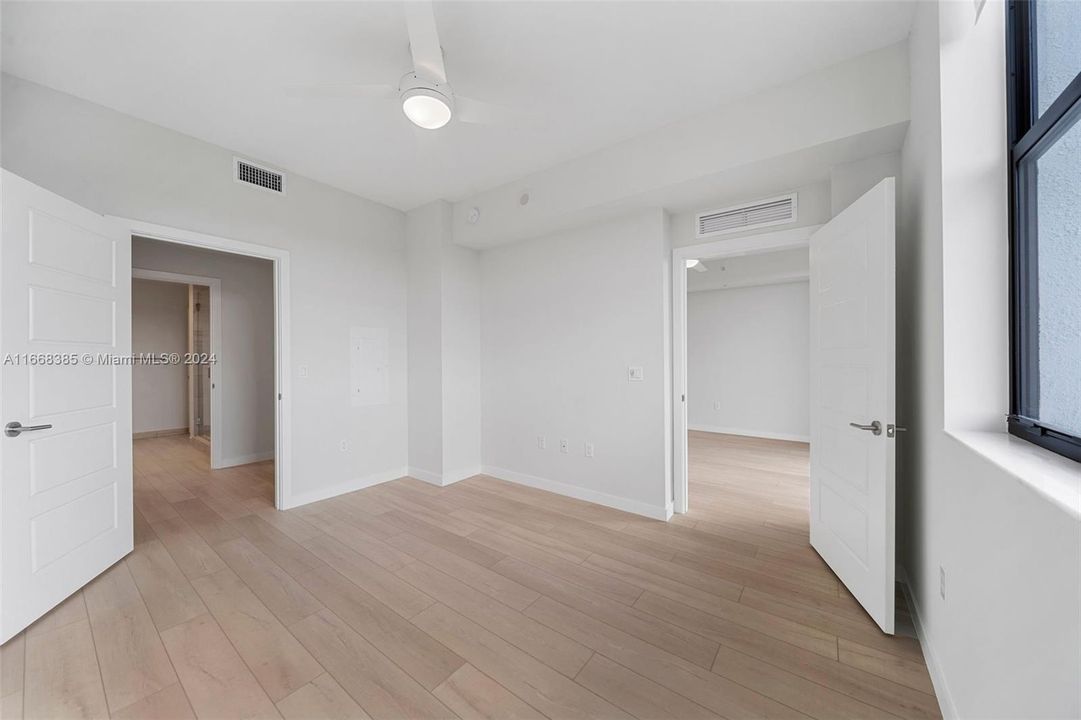 Active With Contract: $2,287 (1 beds, 1 baths, 768 Square Feet)