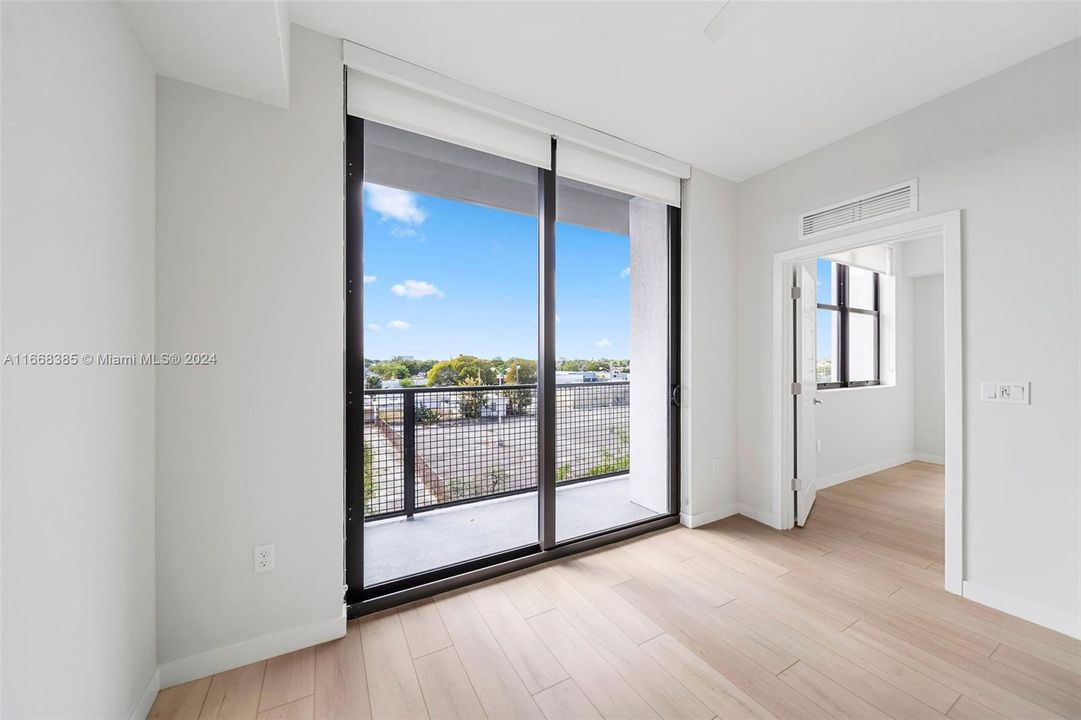 Active With Contract: $2,287 (1 beds, 1 baths, 768 Square Feet)