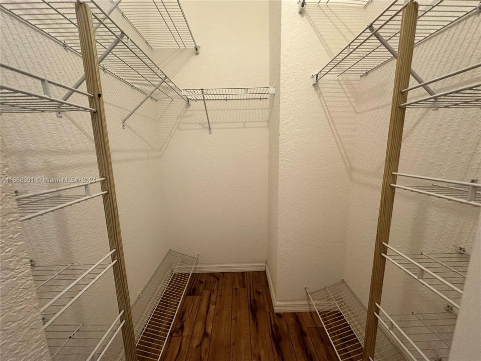 Walking closet