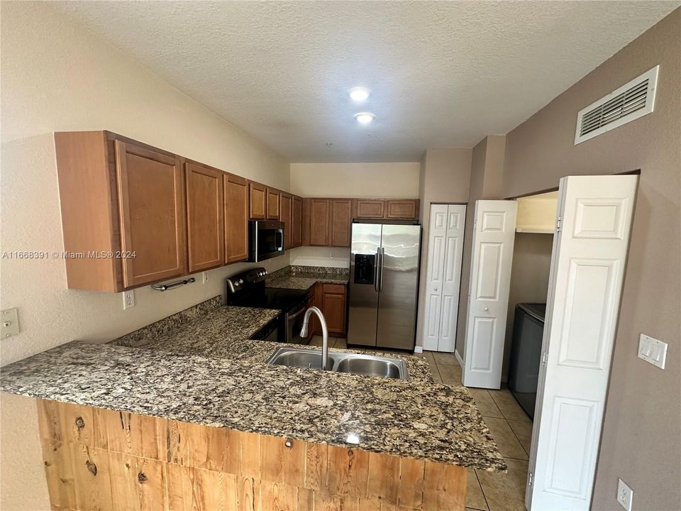 For Sale: $415,000 (2 beds, 2 baths, 1123 Square Feet)