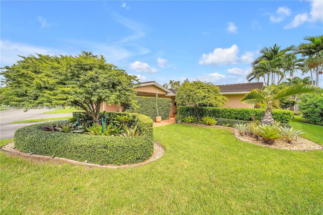 For Sale: $970,000 (3 beds, 2 baths, 1424 Square Feet)