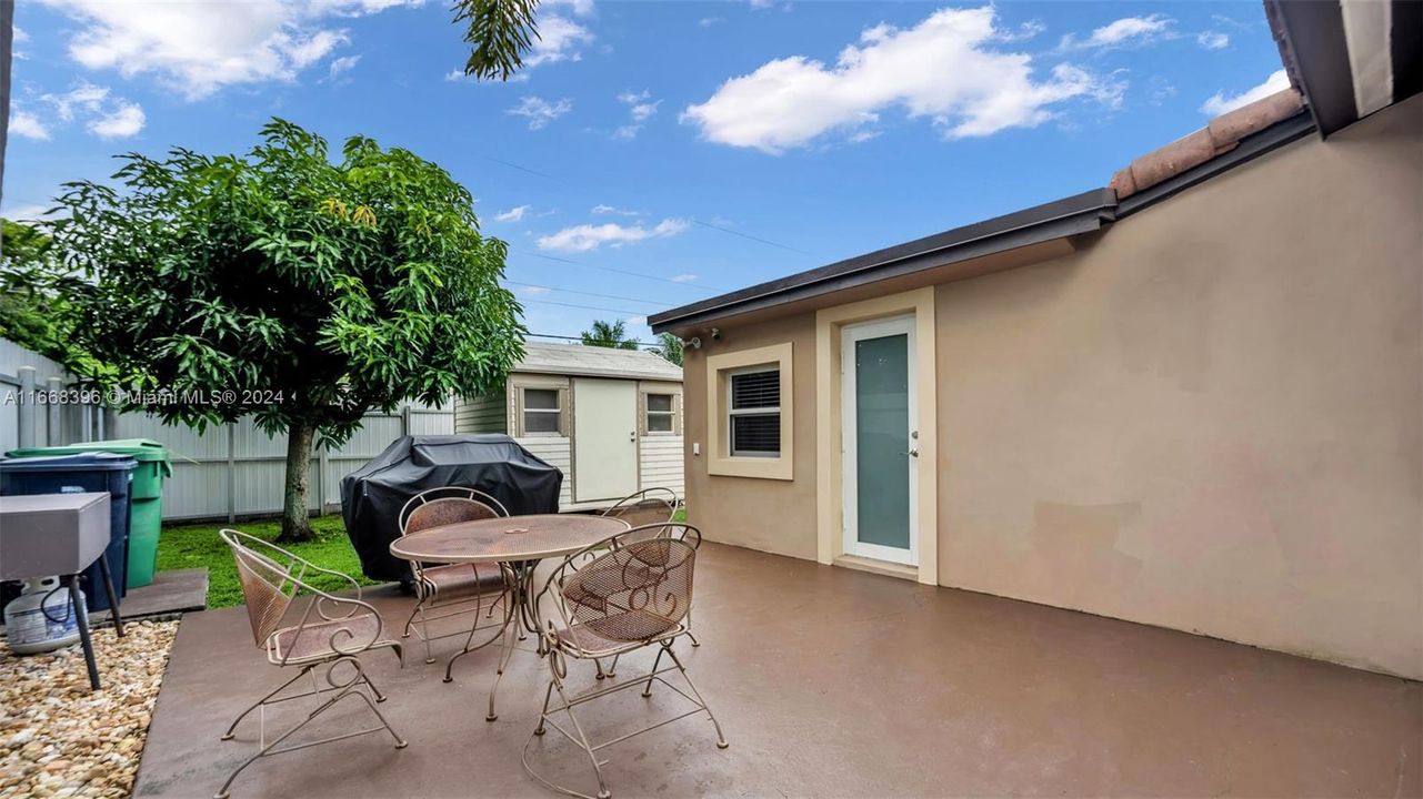 For Sale: $549,999 (3 beds, 2 baths, 1328 Square Feet)