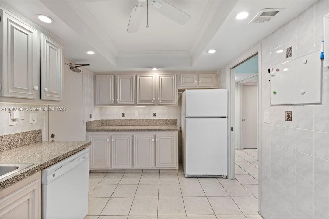 For Sale: $459,900 (2 beds, 2 baths, 1413 Square Feet)