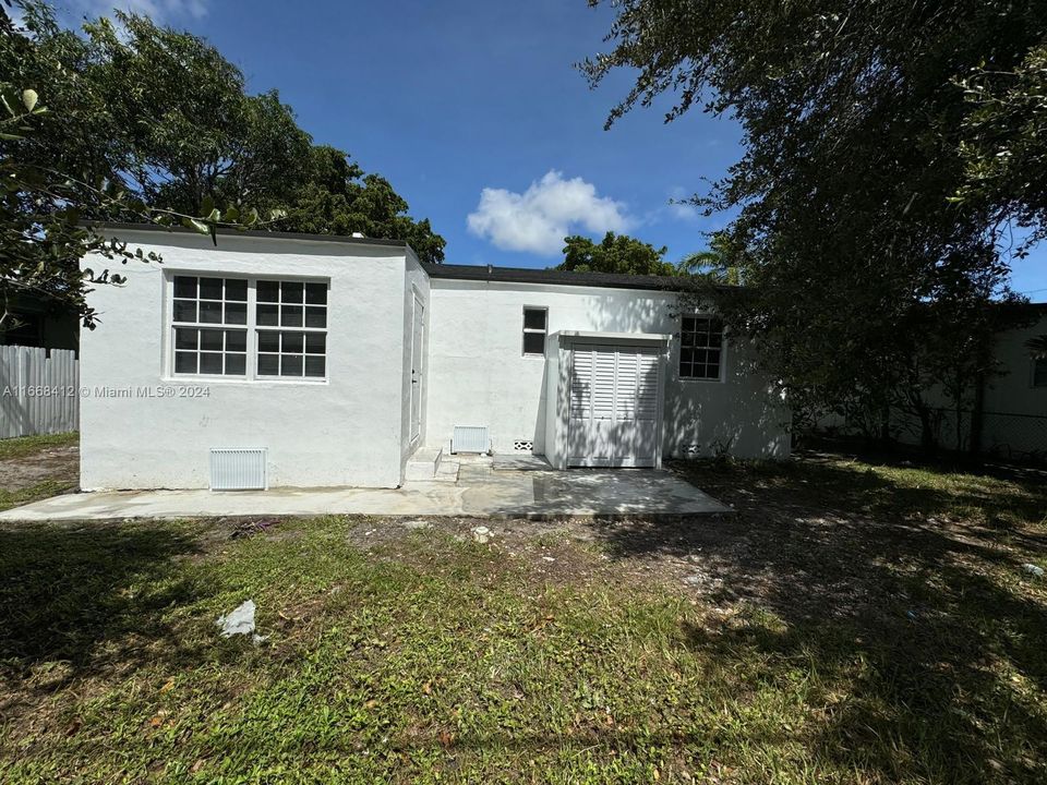 For Sale: $629,000 (4 beds, 2 baths, 1562 Square Feet)