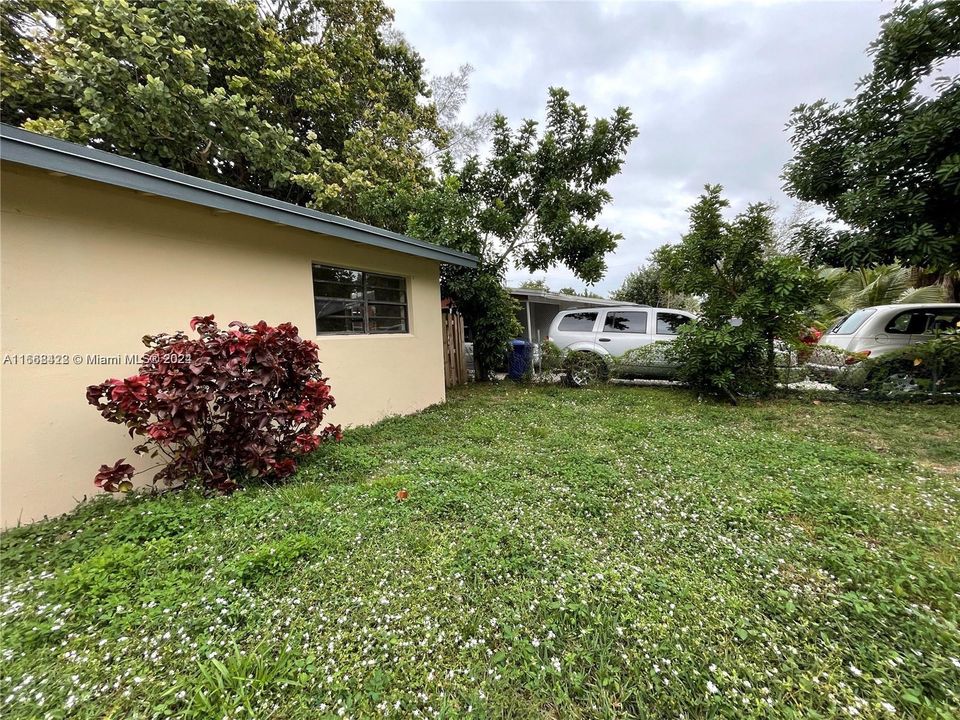 Active With Contract: $3,100 (4 beds, 2 baths, 1119 Square Feet)