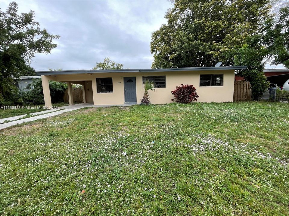 Active With Contract: $3,100 (4 beds, 2 baths, 1119 Square Feet)