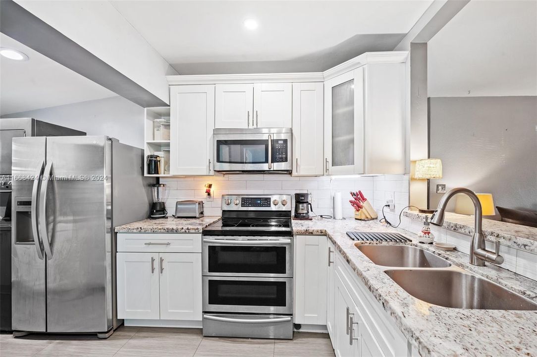 For Sale: $575,000 (2 beds, 1 baths, 1072 Square Feet)