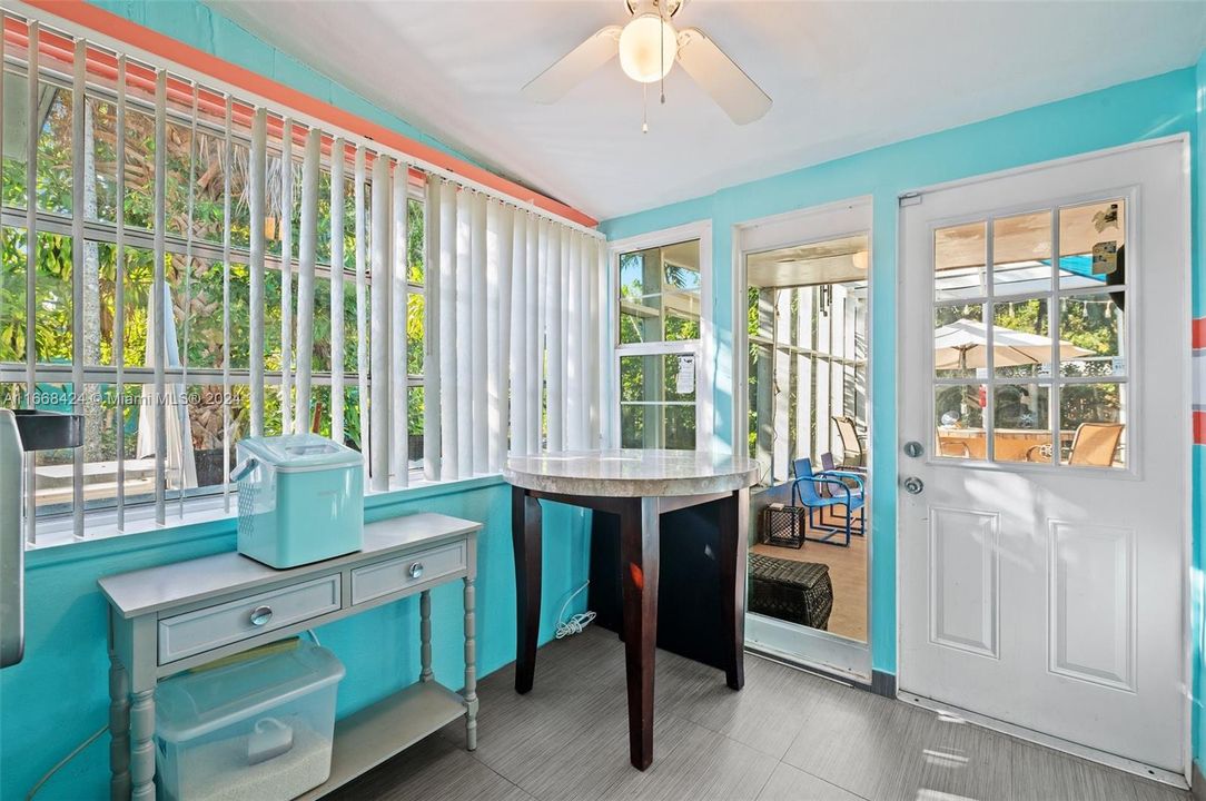 For Sale: $575,000 (2 beds, 1 baths, 1072 Square Feet)