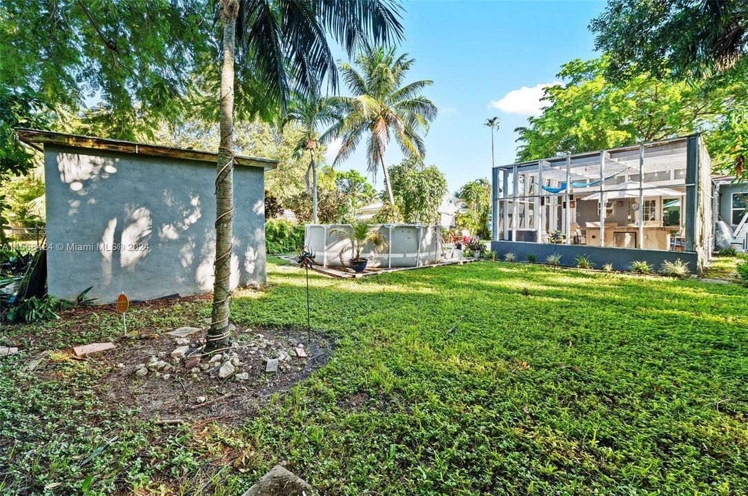 For Sale: $575,000 (2 beds, 1 baths, 1072 Square Feet)