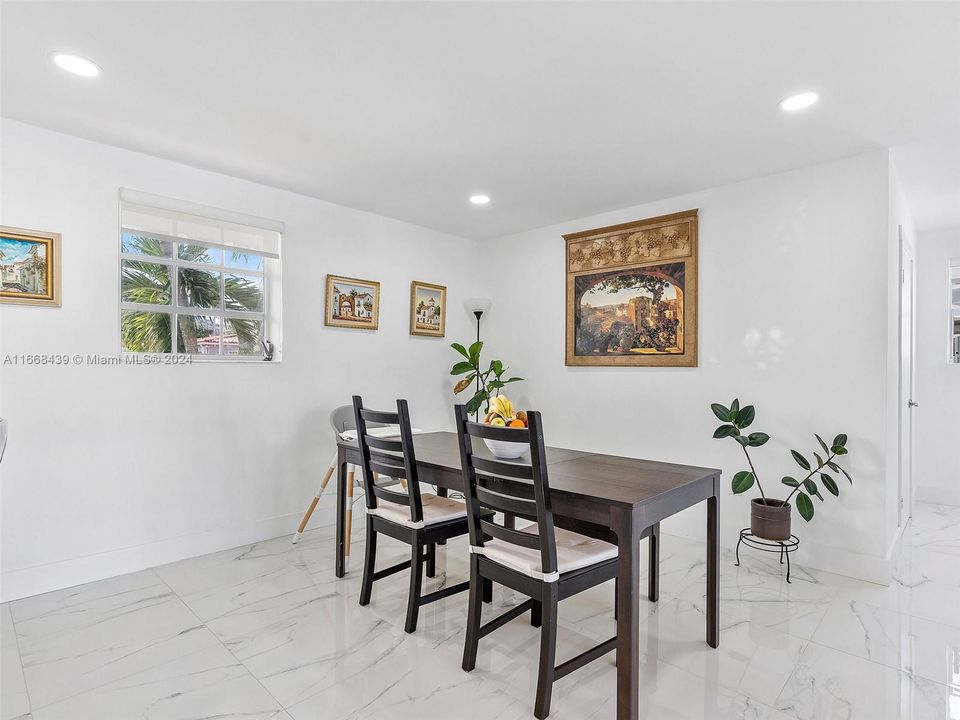 En Venta: $845,950 (3 camas, 2 baños, 1483 Pies cuadrados)