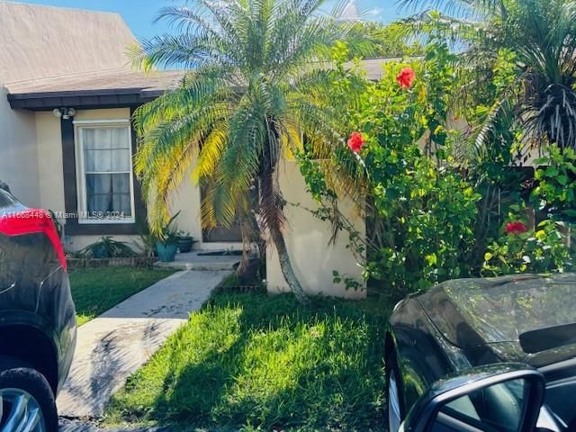 For Sale: $449,000 (2 beds, 1 baths, 1015 Square Feet)