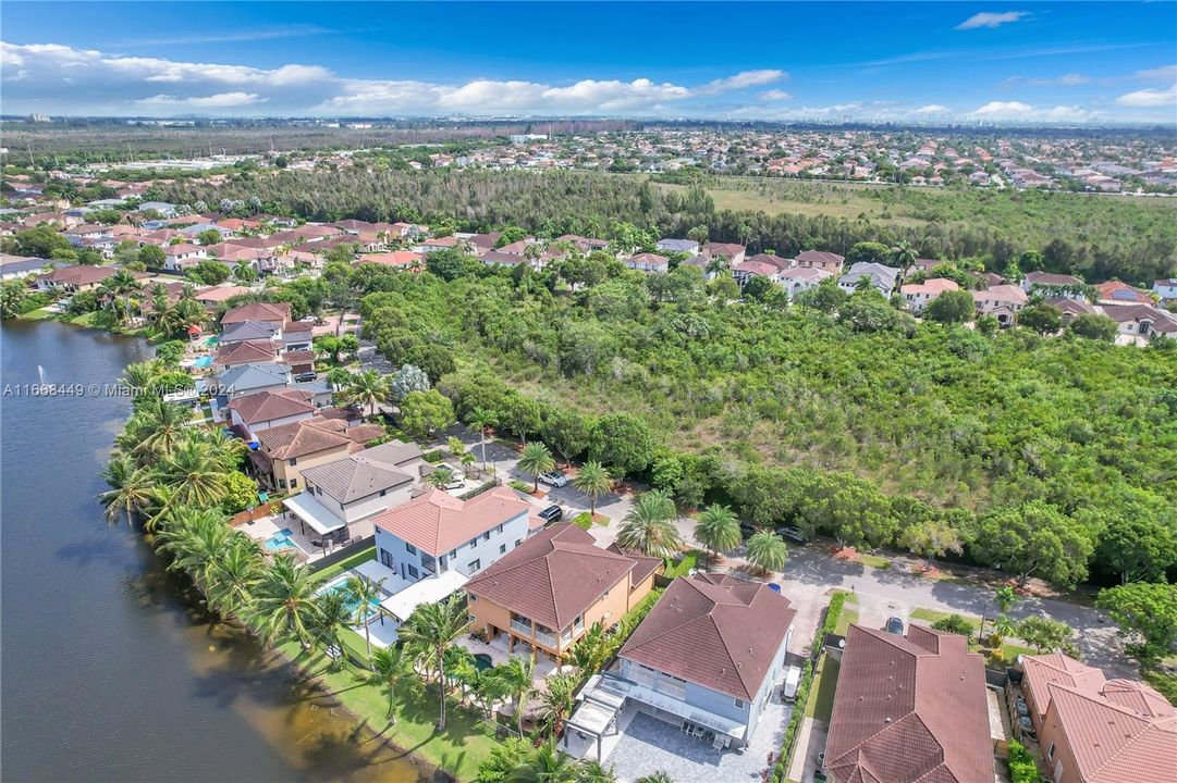 For Sale: $999,000 (4 beds, 3 baths, 2968 Square Feet)