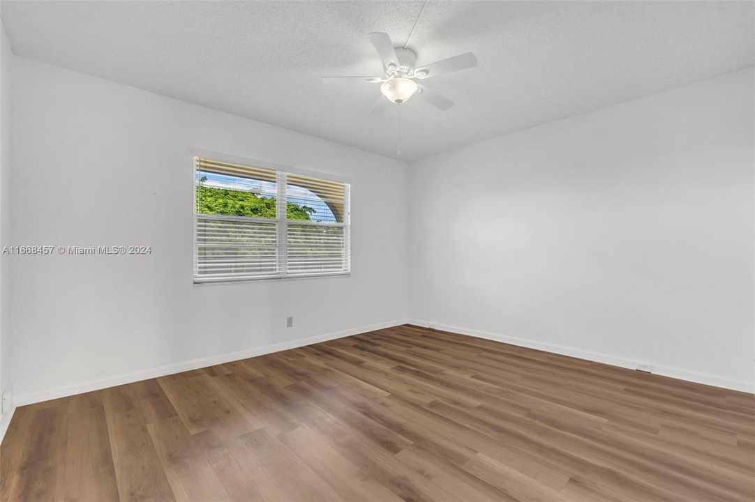 For Sale: $157,500 (2 beds, 2 baths, 1156 Square Feet)