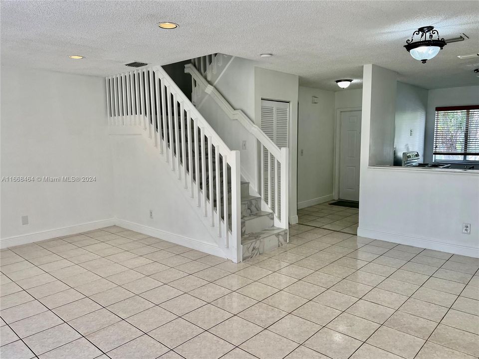 For Rent: $2,800 (3 beds, 2 baths, 1361 Square Feet)