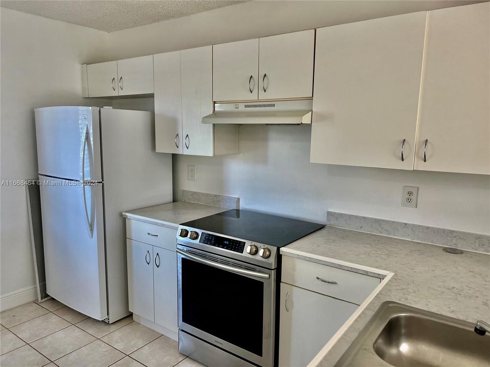 For Rent: $2,800 (3 beds, 2 baths, 1361 Square Feet)