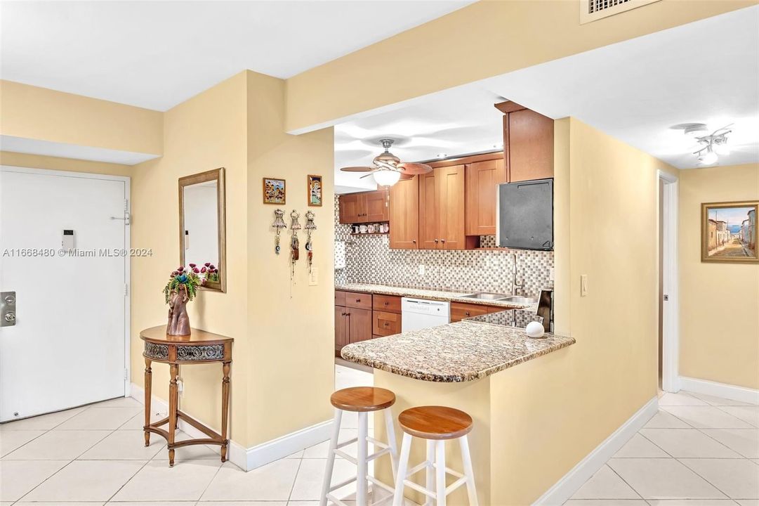 For Sale: $272,000 (2 beds, 2 baths, 1132 Square Feet)