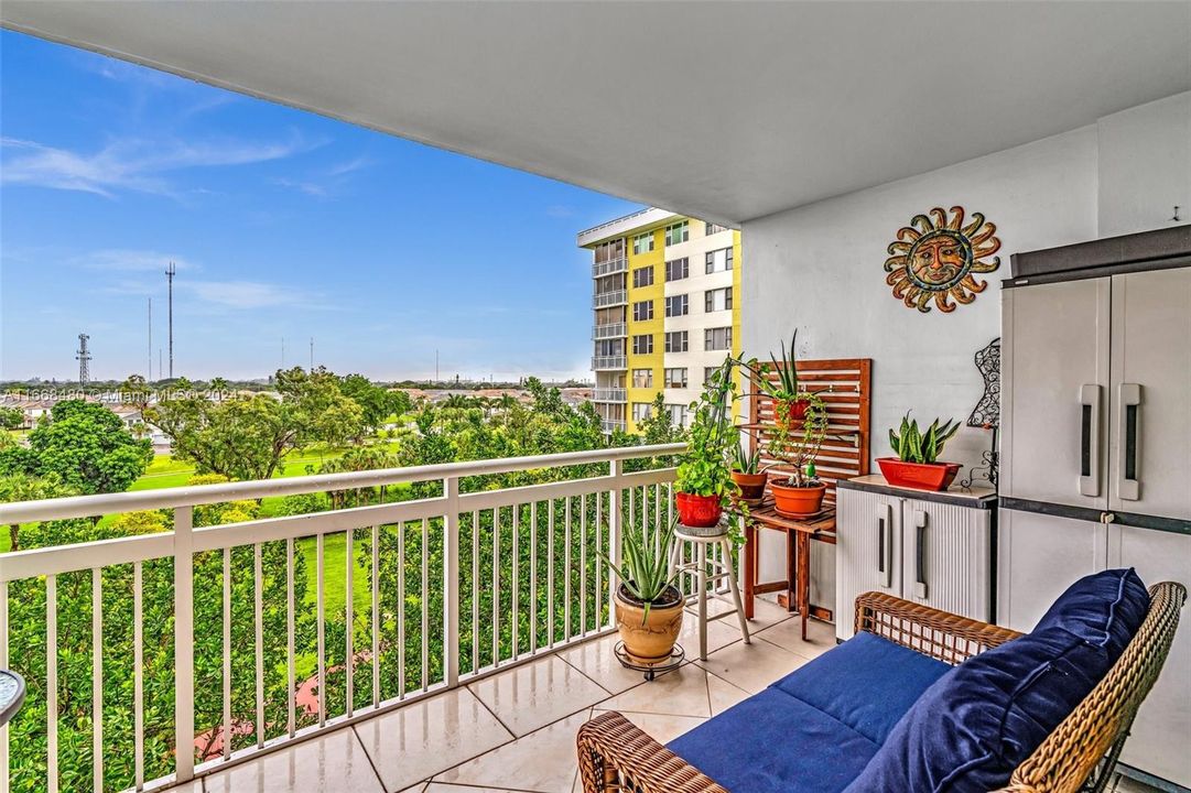 For Sale: $272,000 (2 beds, 2 baths, 1132 Square Feet)