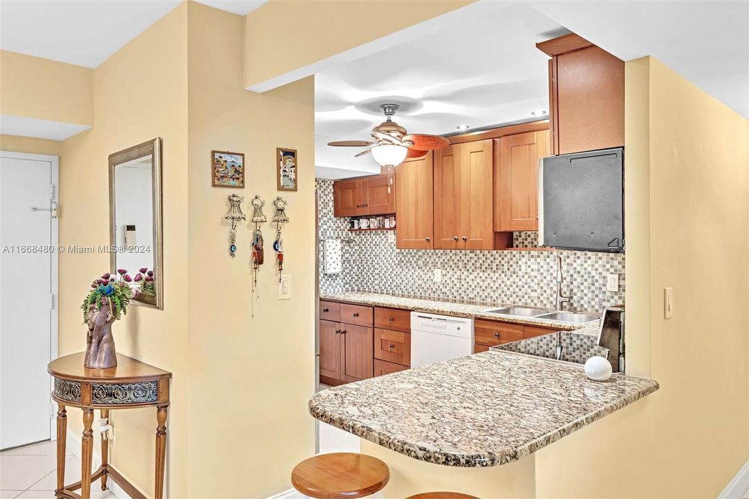 For Sale: $272,000 (2 beds, 2 baths, 1132 Square Feet)