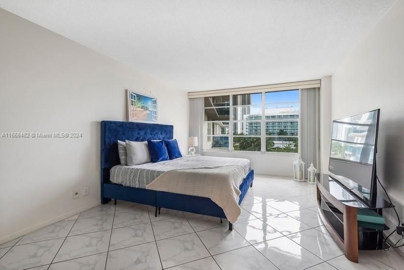 For Sale: $479,000 (2 beds, 2 baths, 1270 Square Feet)