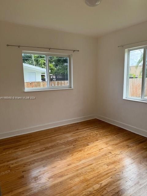 Active With Contract: $3,400 (3 beds, 1 baths, 1239 Square Feet)