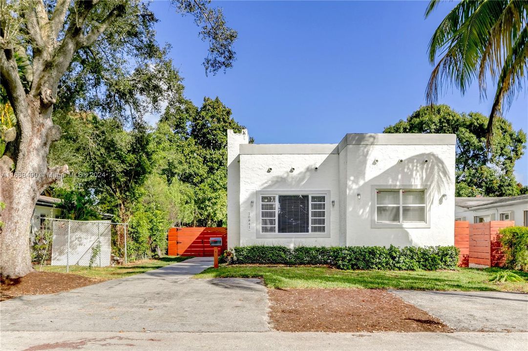 For Sale: $650,000 (3 beds, 2 baths, 1335 Square Feet)