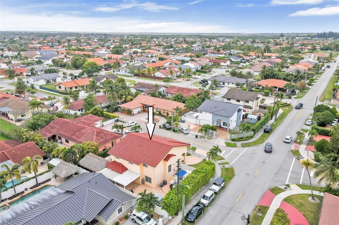 En Venta: $1,090,000 (4 camas, 3 baños, 2539 Pies cuadrados)