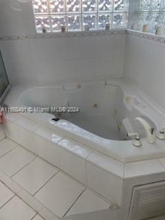 WHIRPOOL BATHTUB