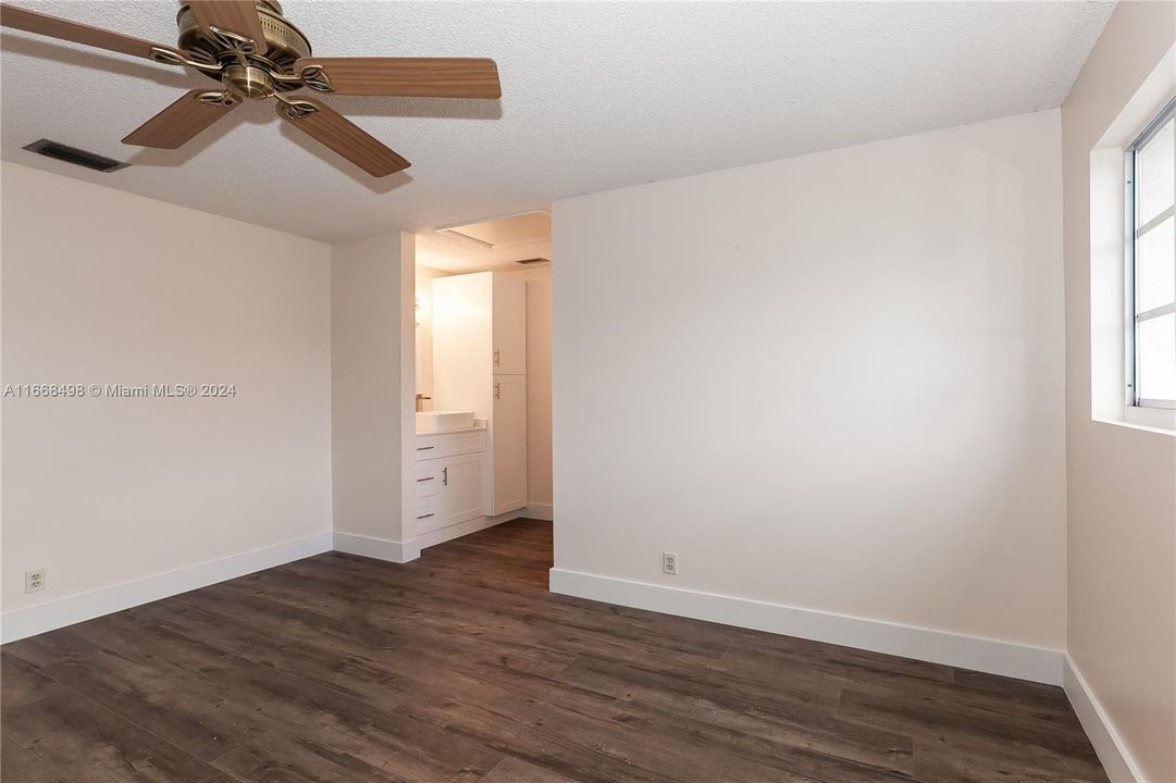 For Rent: $3,000 (2 beds, 2 baths, 1415 Square Feet)