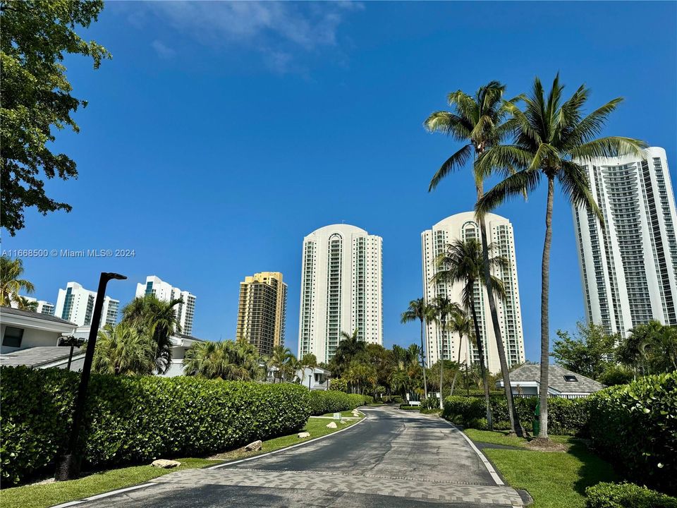 For Sale: $1,615,000 (3 beds, 2 baths, 2265 Square Feet)