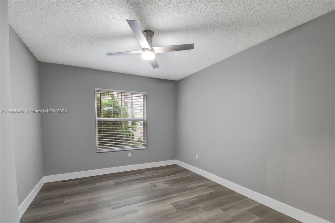 For Sale: $294,000 (1 beds, 1 baths, 726 Square Feet)