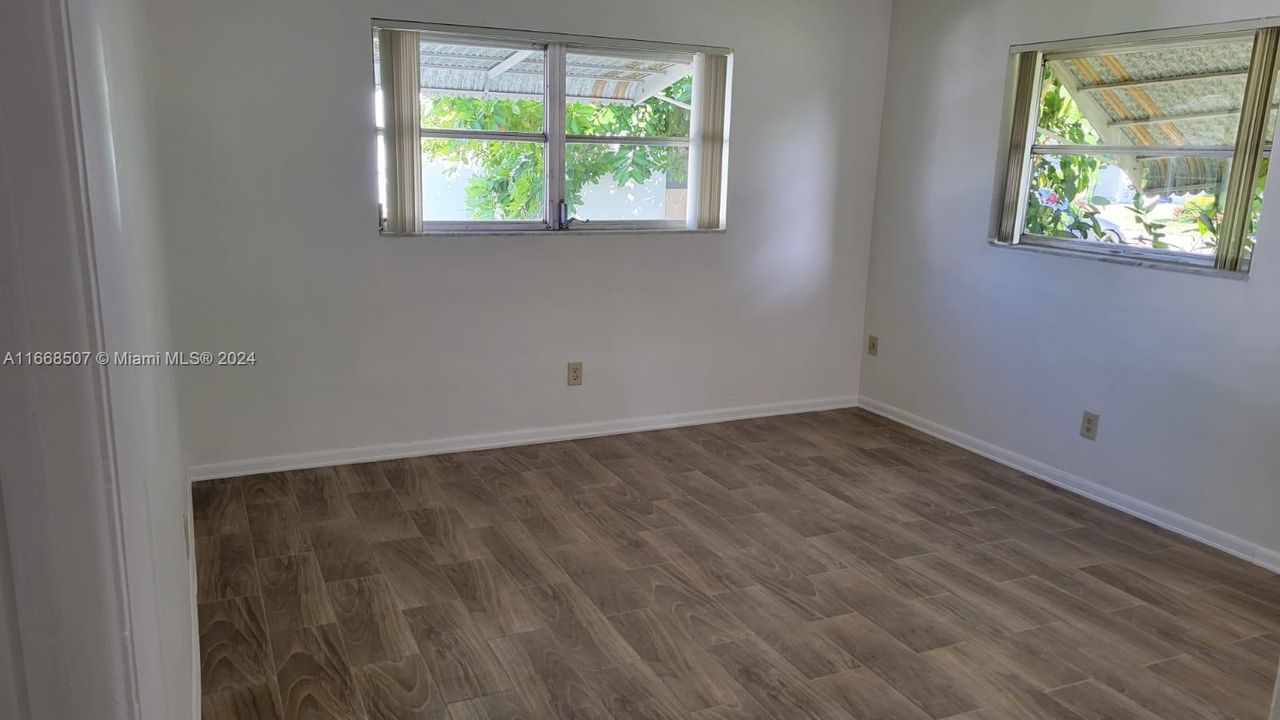 For Sale: $330,000 (4 beds, 2 baths, 1372 Square Feet)