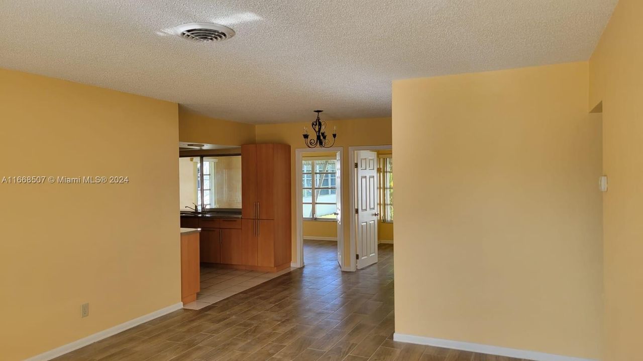 For Sale: $330,000 (4 beds, 2 baths, 1372 Square Feet)