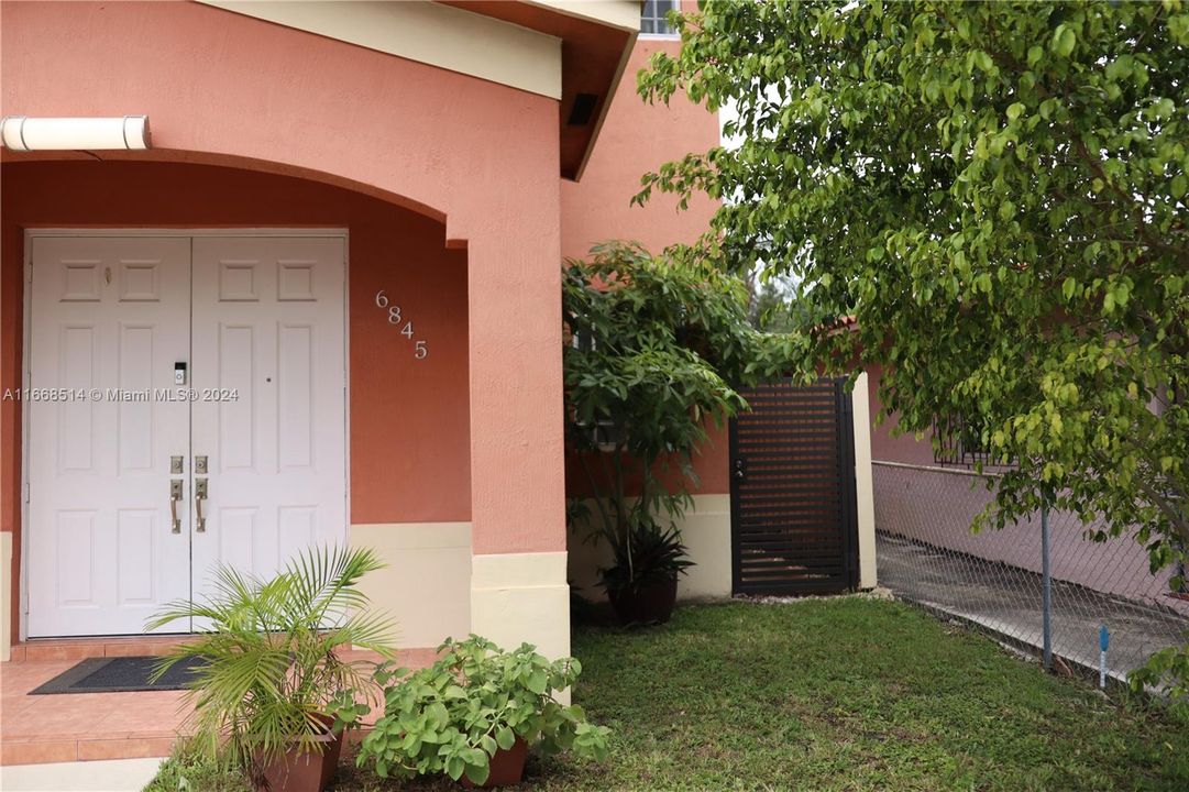 For Sale: $880,000 (3 beds, 2 baths, 2020 Square Feet)