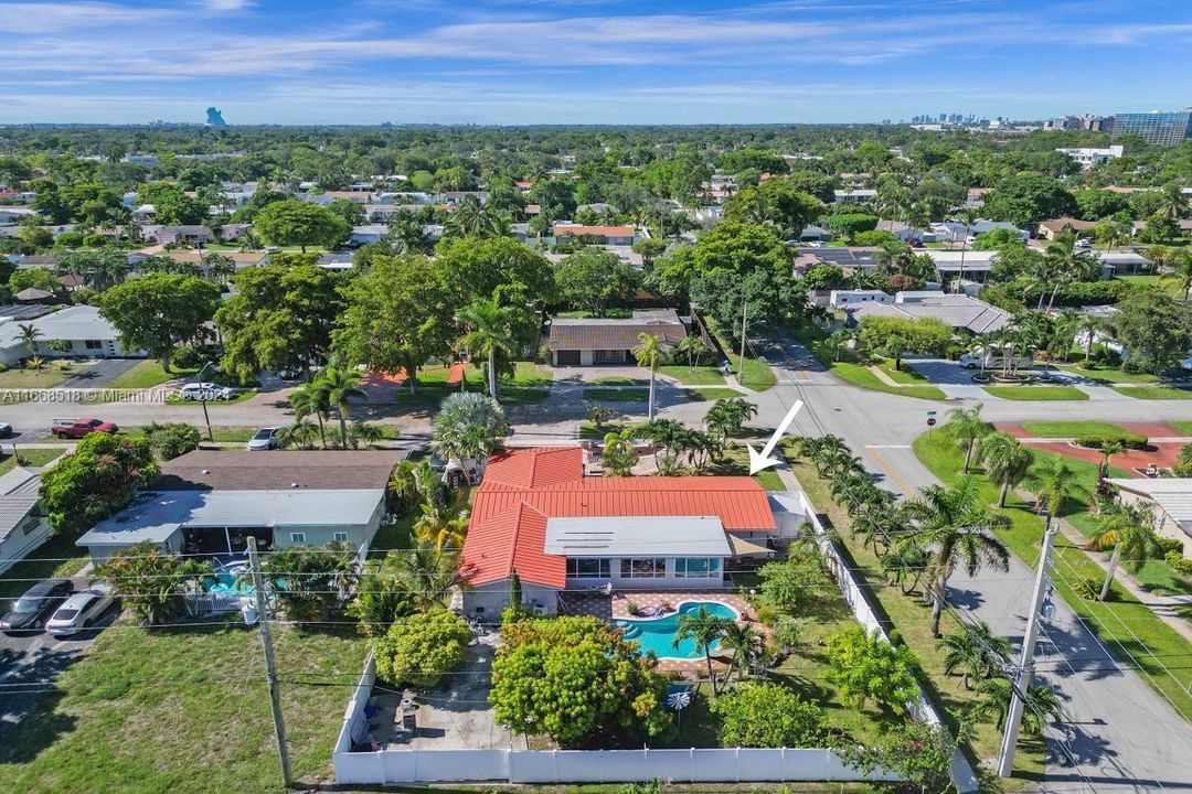 For Sale: $890,000 (3 beds, 2 baths, 1815 Square Feet)