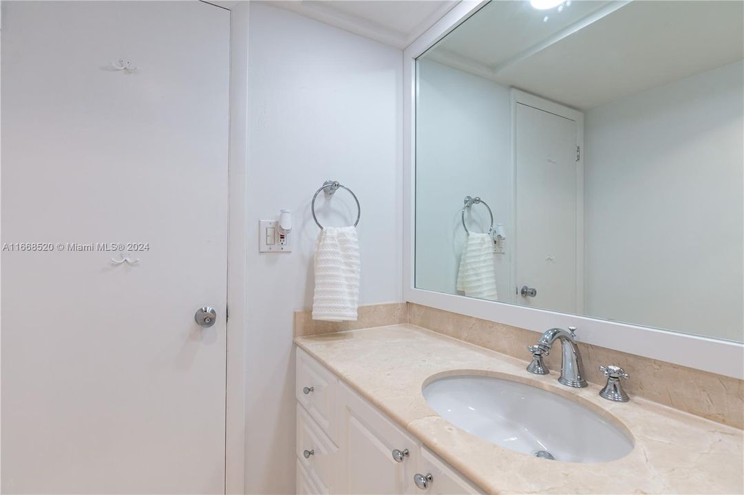 For Sale: $899,000 (2 beds, 2 baths, 1409 Square Feet)